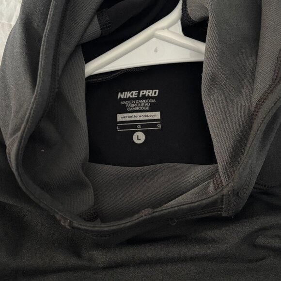 Nike Dri Fit - Picture 3 of 3